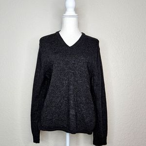 GAP Italian merino Wool gray color V-neck sweater soft and comfy XL Size